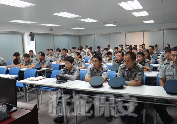 一大队组织业务培训、公司制度培训、礼仪培训